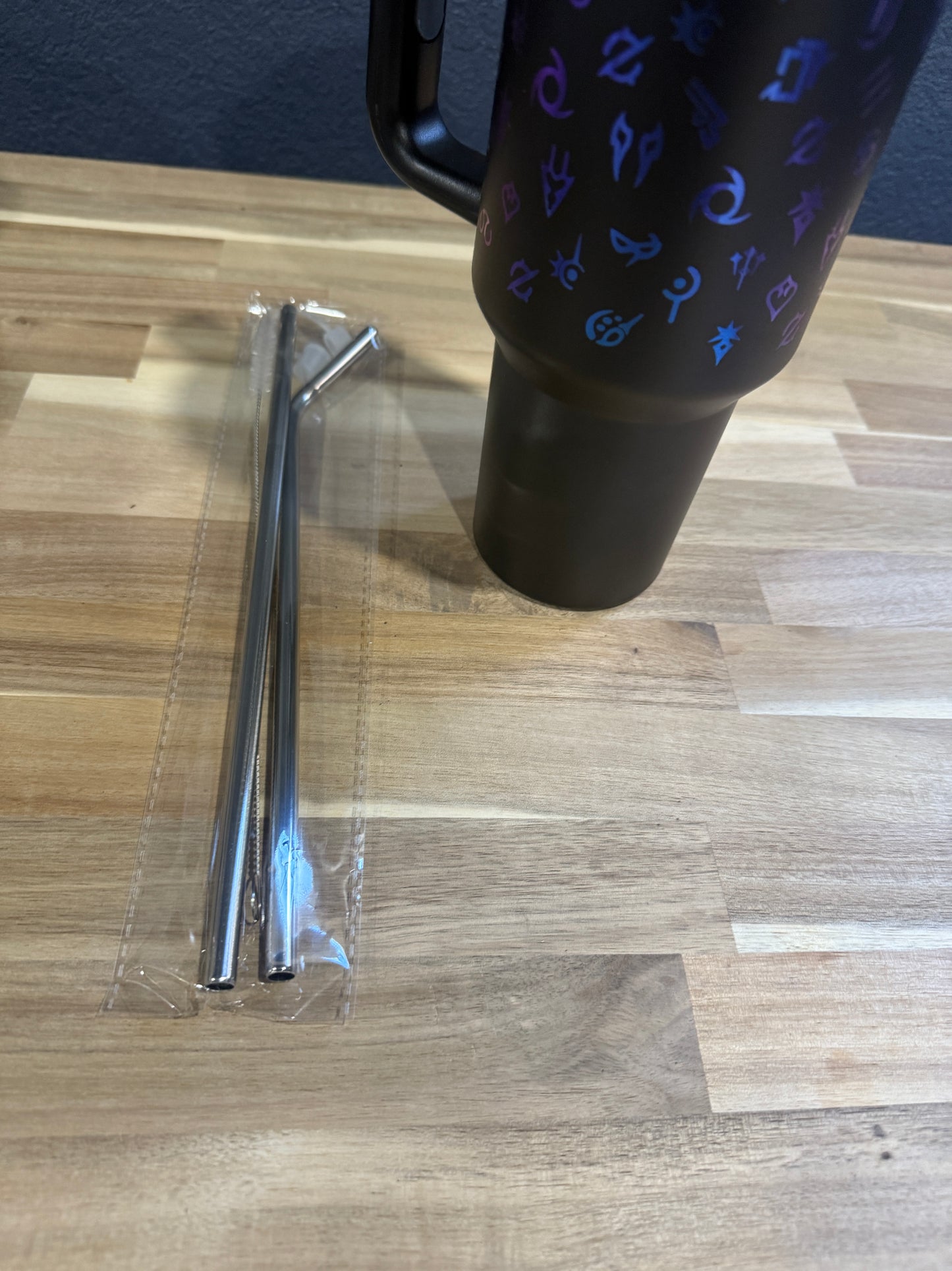 Final Fantasy XIV Full Wrap All Job Icons 40 oz Tumbler w/Lid and Metal Straws